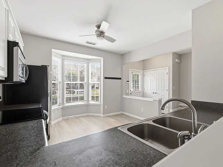 3221 Mannington Dr — Photo 6