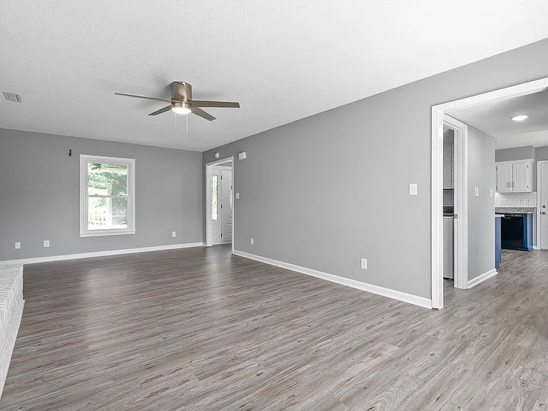 830 Iris Ln — Photo 10