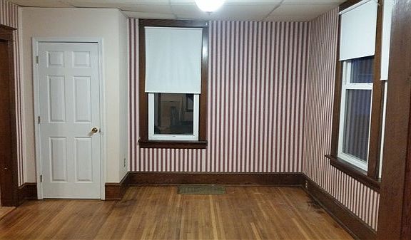 5th image of 11109 Lincoln Ave