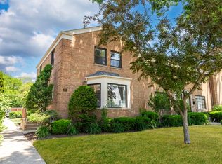 193 Fellows Ct, Elmhurst, IL 60126