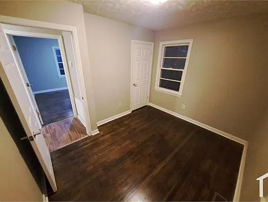 3 bed, 1025 sqft, $1,300 — Photo 3