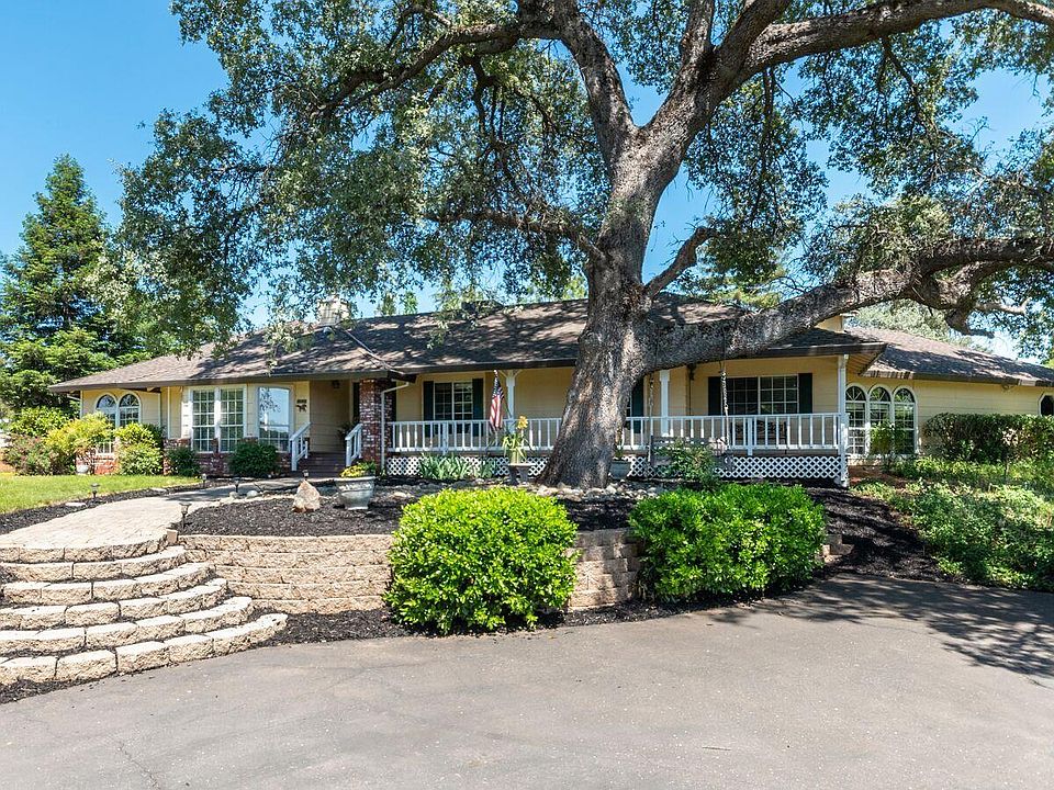 Single Story Home on acreage in Greenstone Country