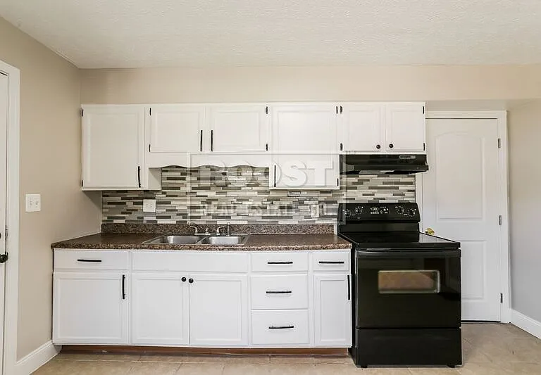 1154 Miller Ave — Photo 7