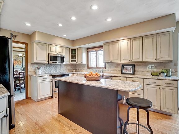 5th image of 8541 Davington Dr
