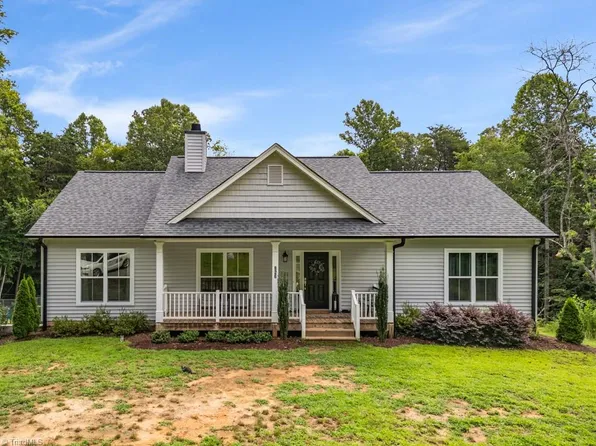 826 Country Ln, Pelham, NC 27311