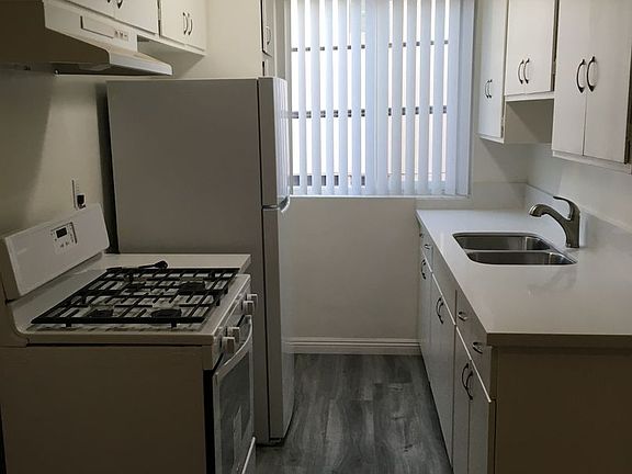 3rd image of 1803 N Winona Blvd #3