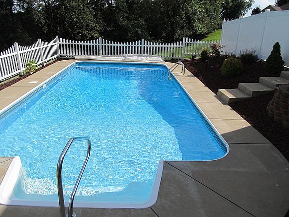 5th image of 110 Jessop Dr