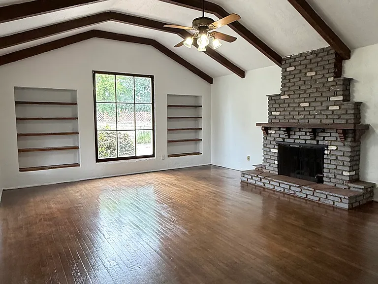 5556 El Monte Ave — Photo 2