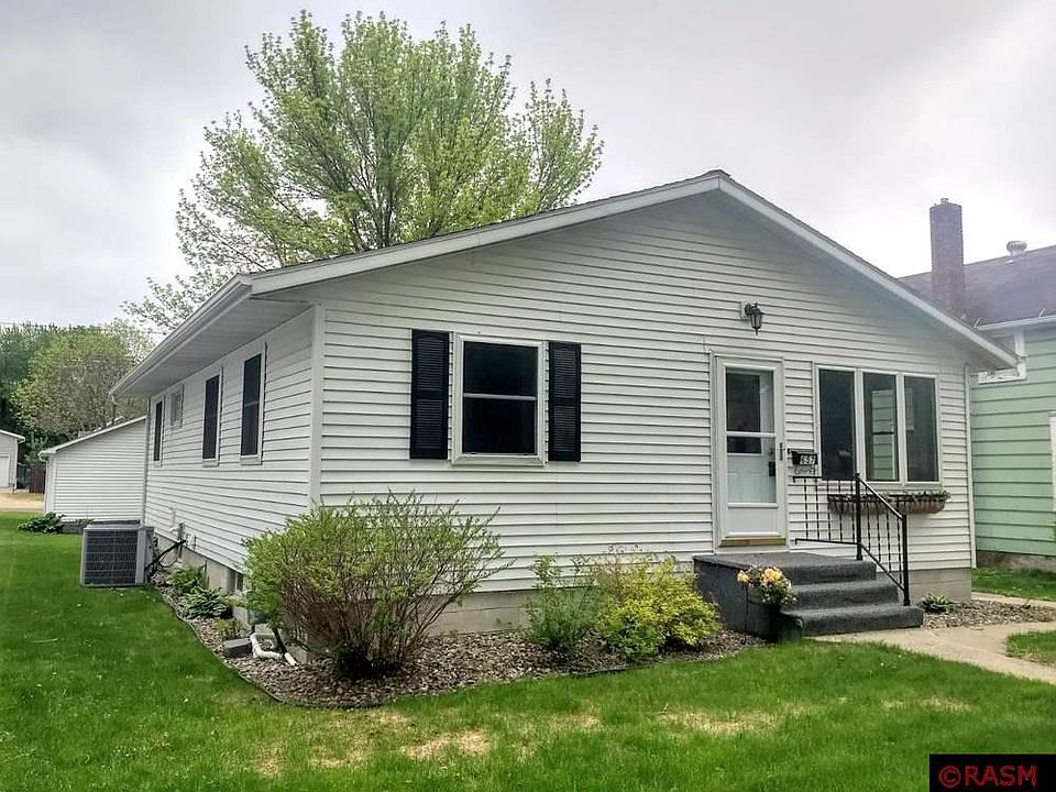 1st image of 657 1st Ave N