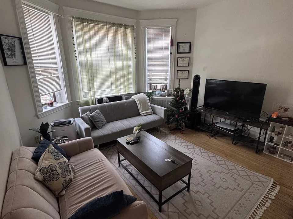 219 Harvard Ave #3