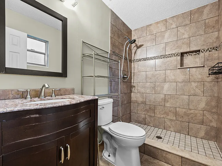 2502 NW 54th Blvd — Photo 14