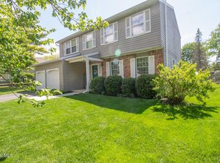 121 Foxhill Ln, Perrysburg, OH 43551