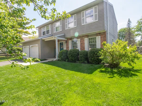 121 Foxhill Ln, Perrysburg, OH 43551