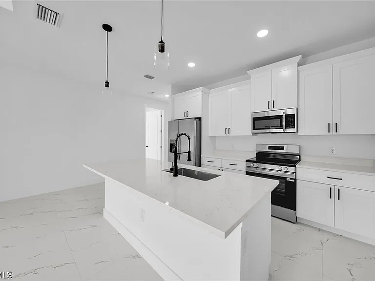 4746 27th St SW — Photo 9