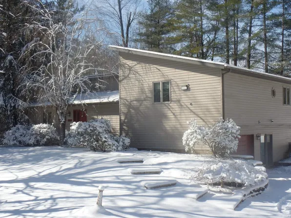 4620 S Woodbine Dr, Bloomington, IN 47403
