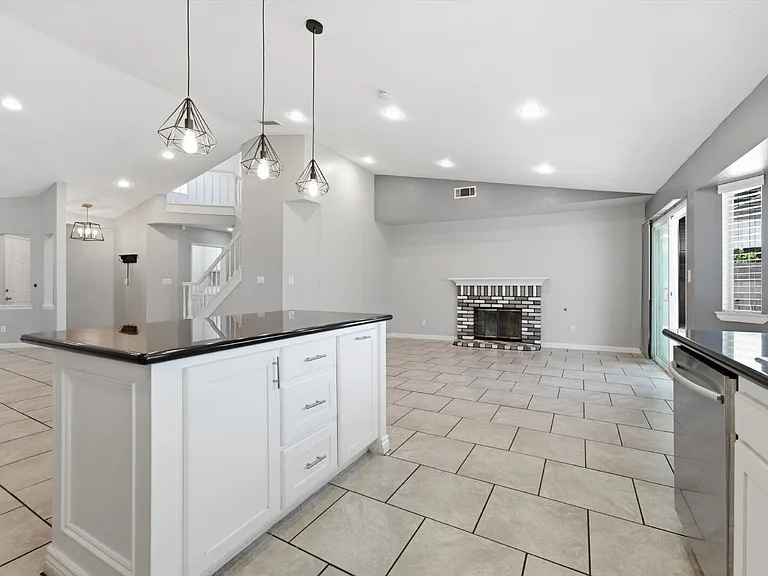 3129 Golfwood Ct — Photo 7