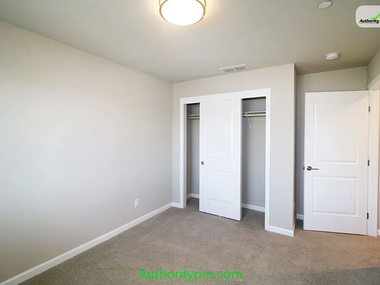 844 Mission De Oro Dr #B — Photo 16