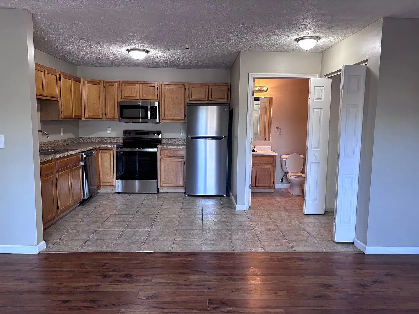 Lakepointe Apartment Homes — Photo 2