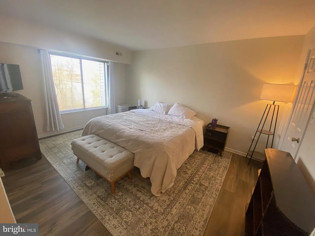 2 bed, 1070 sqft, $1,950 — Photo 2