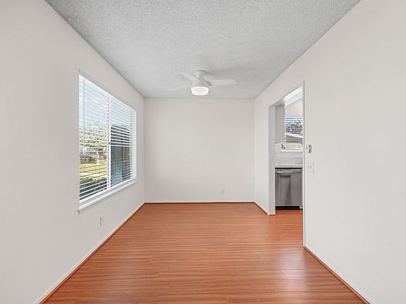 5th image of 3672 Bartlett Ave