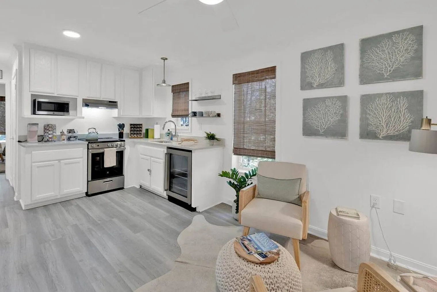 1 bed, 1.0 bath, 4348 sqft, $3,112 — Photo 2