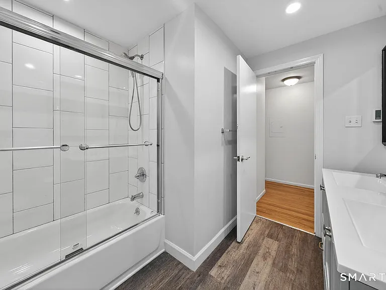 1789 Foxon Rd #7D — Photo 11