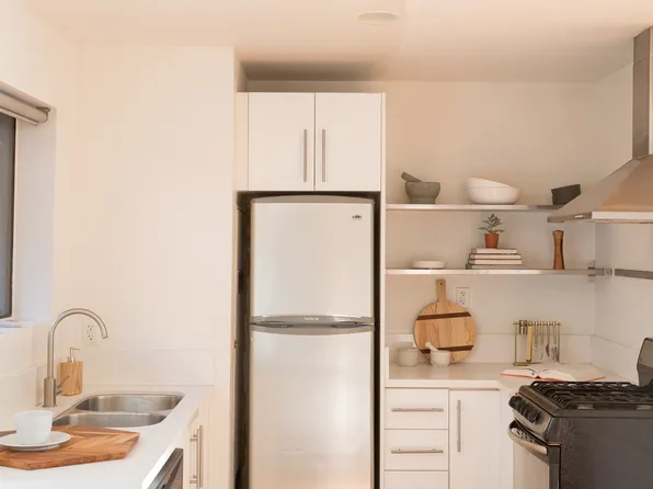 2117 W Clinton St #302, Los Angeles, CA 90026