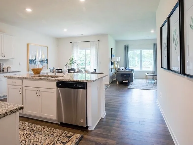 185 Daisy Dr — Photo 4