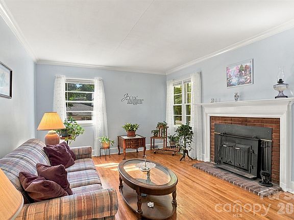 3rd image of 7218 Lakeside Dr