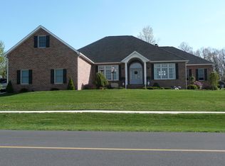 1416 Majestic Dr, Chambersburg, PA