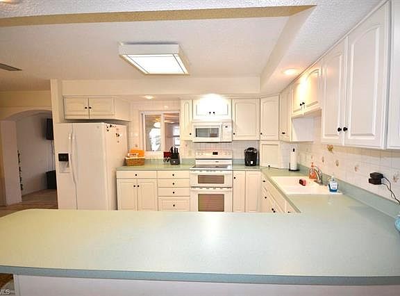 5th image of 3410 Sea Holly Ln