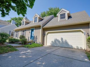 22 Oak Glen Ct, Madison, WI 53717
