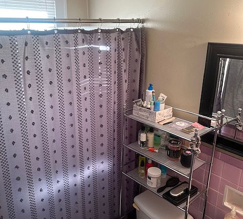 4th image of 5405 Stewart Ave #2