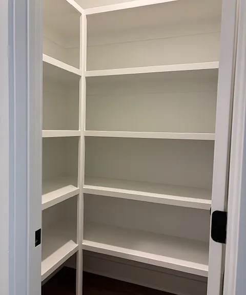 Walk in pantry