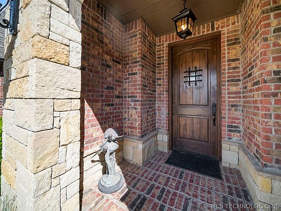 2nd image of 5193 E Hickory Hollow Dr