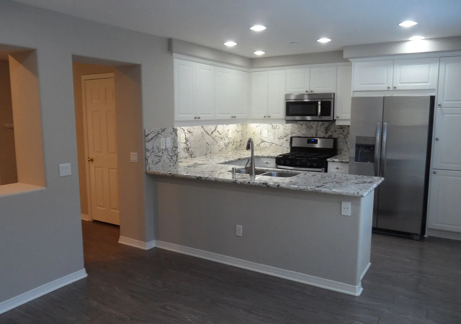 3BR 2.5BA Townhouse In Gated Community Of Northpark Irvine — Photo 1