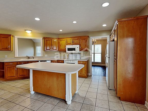 4th image of 305 Karlee Dr