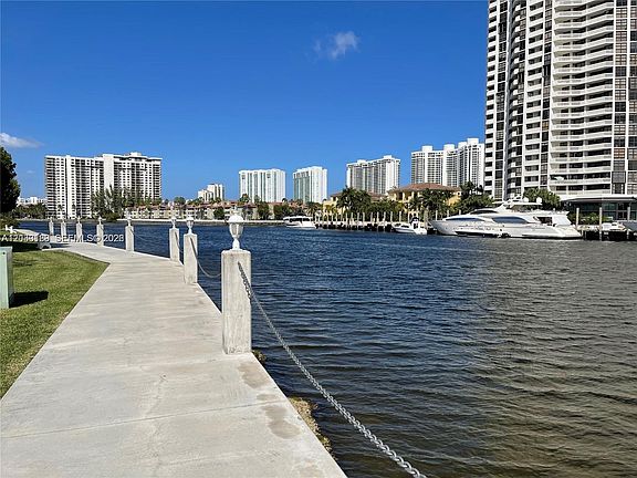 2nd image of 3030 Marcos Dr APT T314
