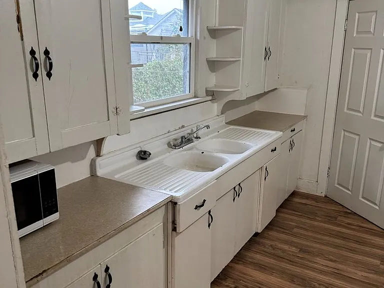 444 N Elm St — Photo 7