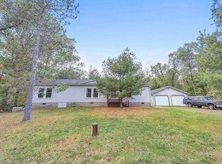5527 Mayflower Ln, Gillett, WI 54124