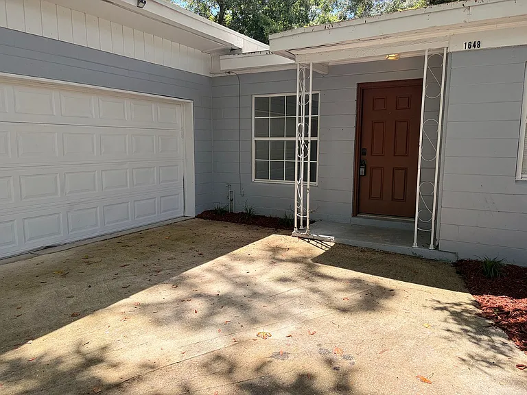 1648 Loyola Dr N — Photo 14