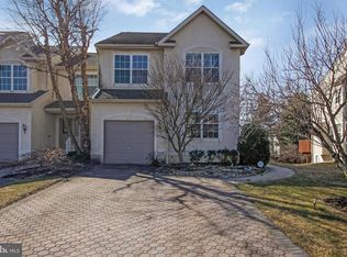 29 Heron Pointe Ct, Marlton, NJ 08053