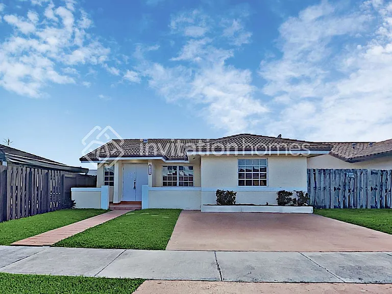 5920 SW 148th Ave — Photo 1