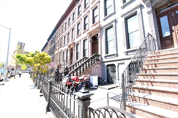 Rented by Home Solutions Real Estate Group | media 21