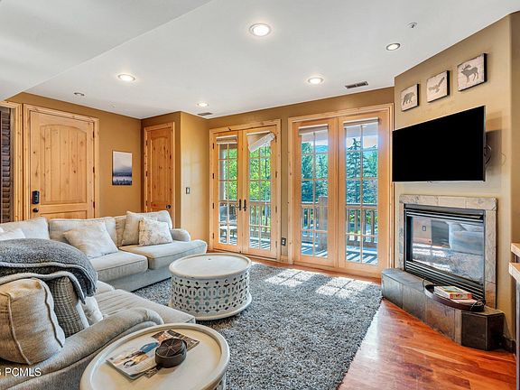 4th image of 3027 Lower Saddleback Rd