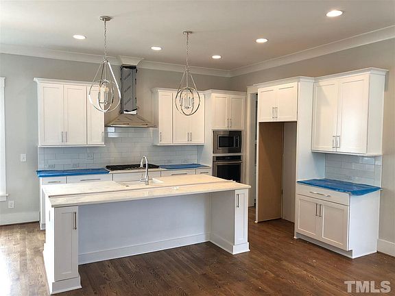 2nd image of 2504 Everett Ave
