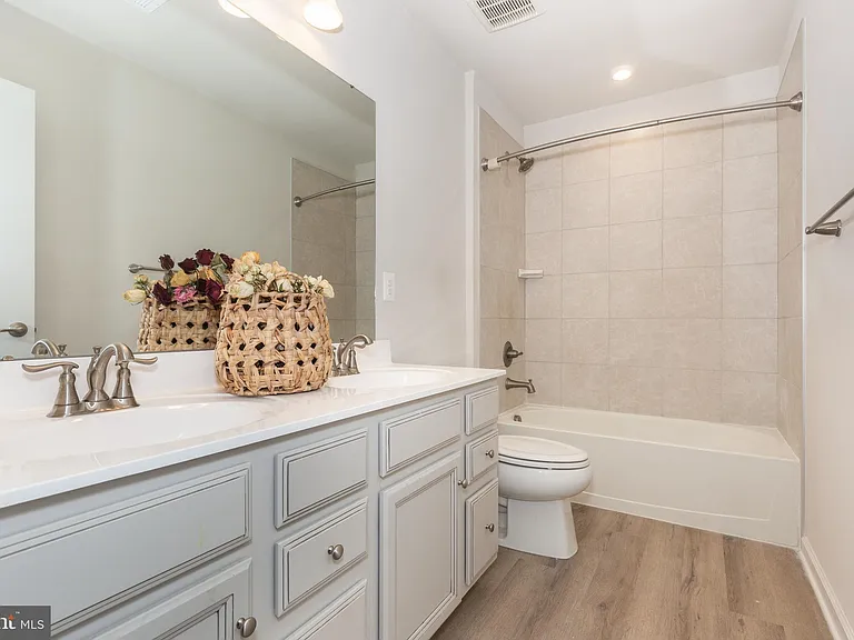 112 Sherman Way — Photo 40
