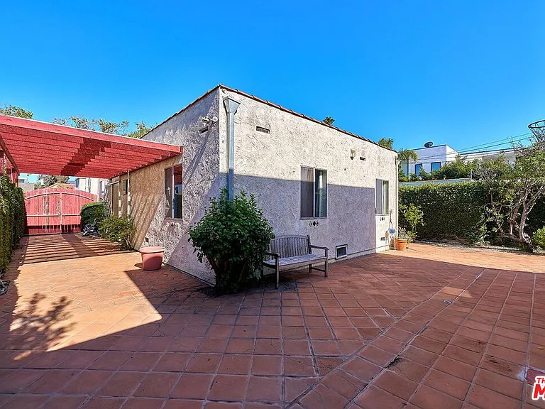 429 S Orange Dr — Photo 40