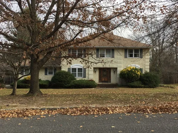10 Sunrise Cir, Holmdel, NJ 07733