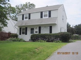 851 Cricket Rd, Secane, PA 19018